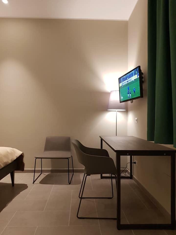 Area 19 Aparthotel Катандзаро Екстериор снимка
