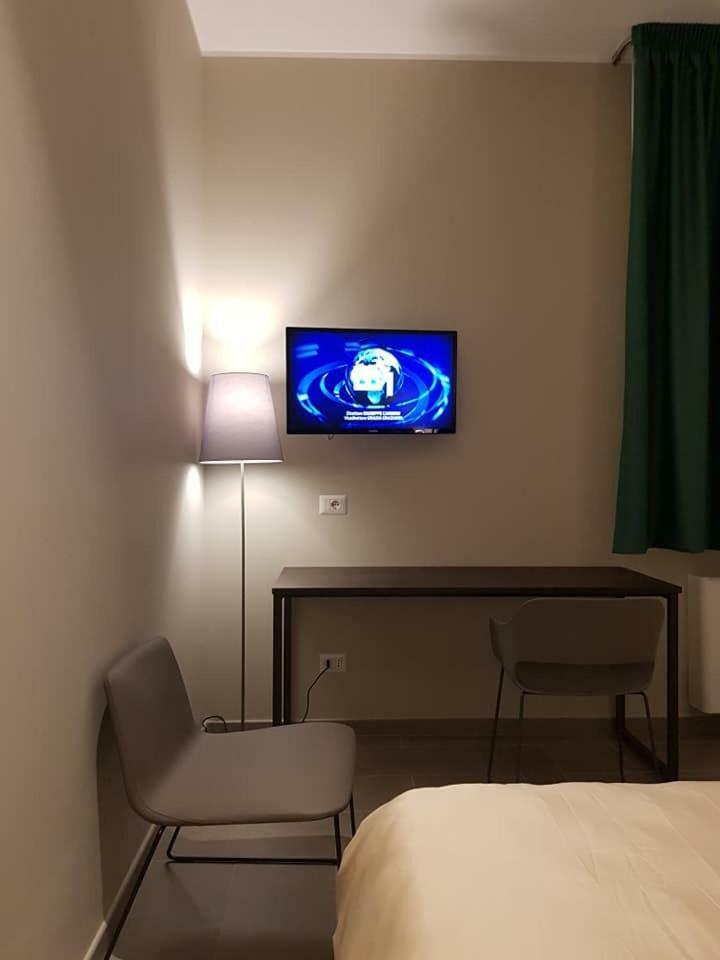 Area 19 Aparthotel Катандзаро Екстериор снимка