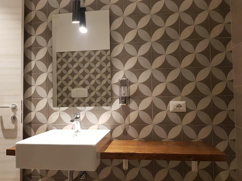 Area 19 Aparthotel Катандзаро Екстериор снимка