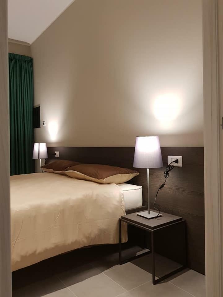 Area 19 Aparthotel Катандзаро Екстериор снимка