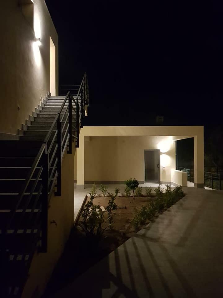 Area 19 Aparthotel Катандзаро Екстериор снимка