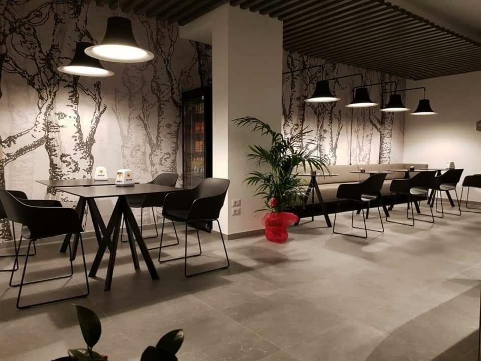 Area 19 Aparthotel Катандзаро Екстериор снимка